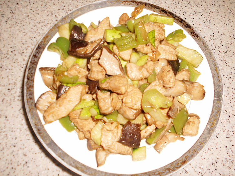 香菇炒鸡肉步骤9