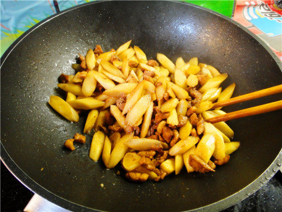 白笋炒鸡肉步骤6