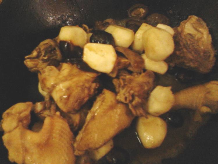 香菇马蹄炒鸡肉步骤5