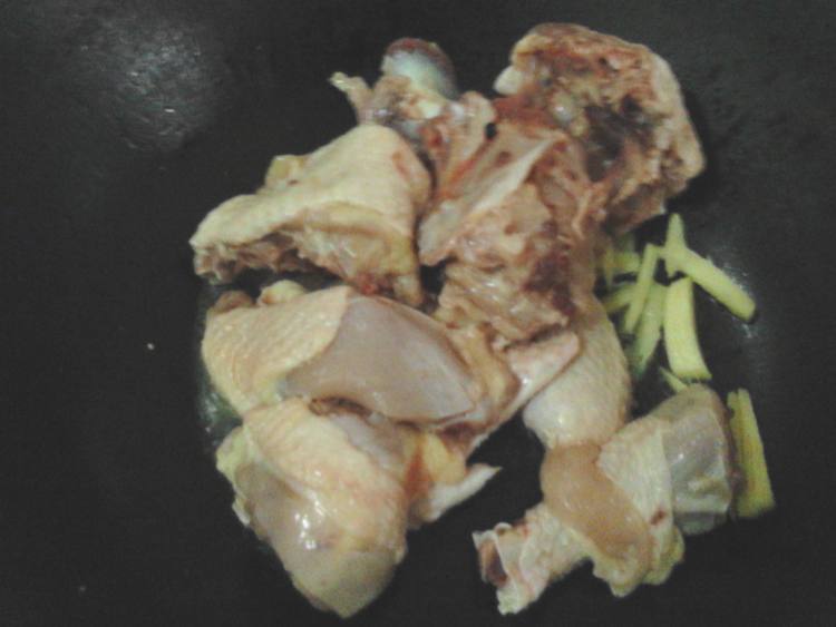香菇马蹄炒鸡肉步骤3