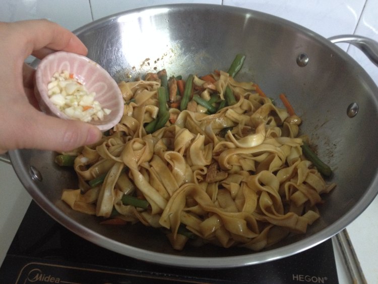豆角鸡丝焖面步骤10
