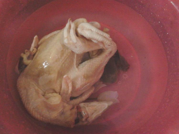 茶树菇芋头鸡汤步骤1