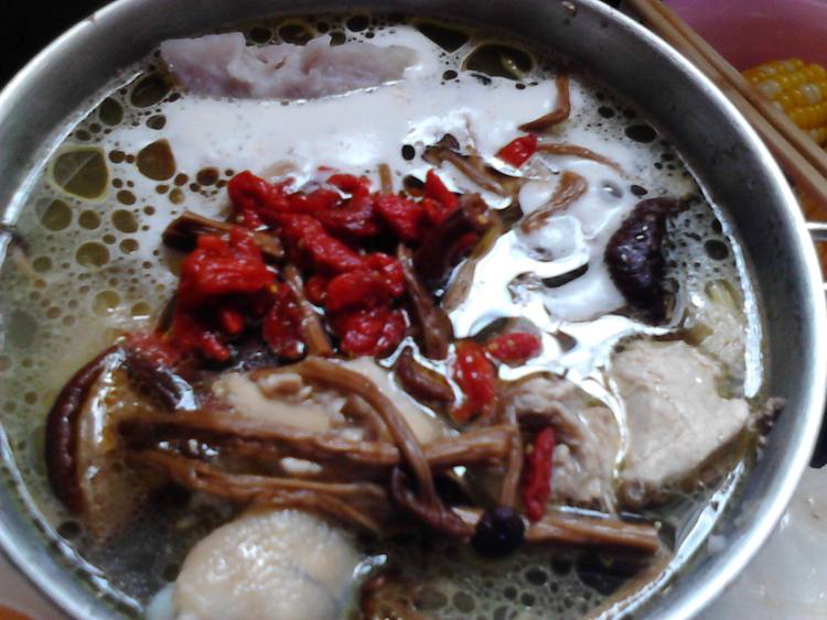 茶树菇芋头鸡汤步骤5