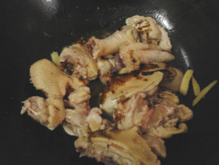 香菇干炒鸡肉步骤4