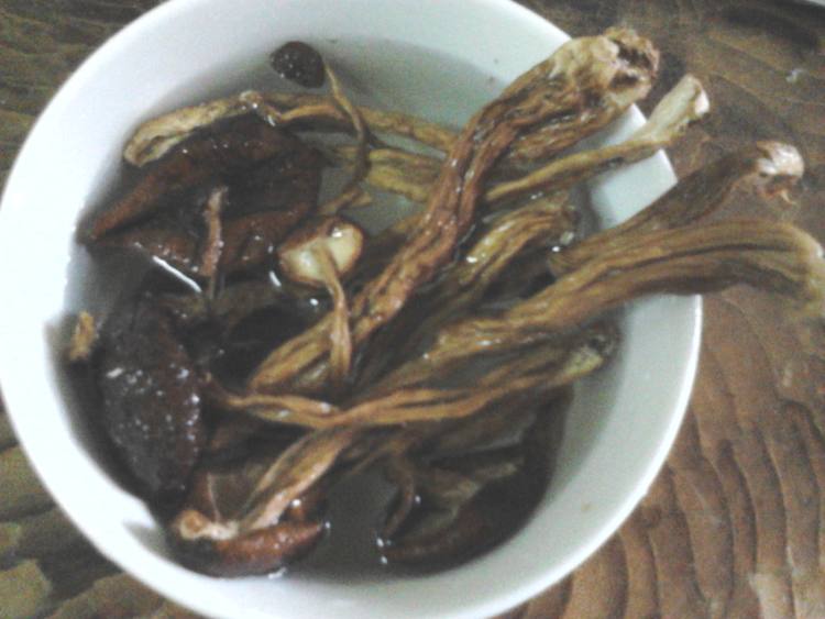 茶树菇鸡汤步骤2