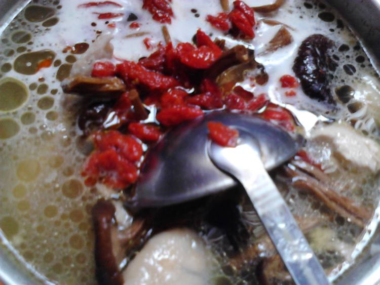 茶树菇鸡汤步骤6