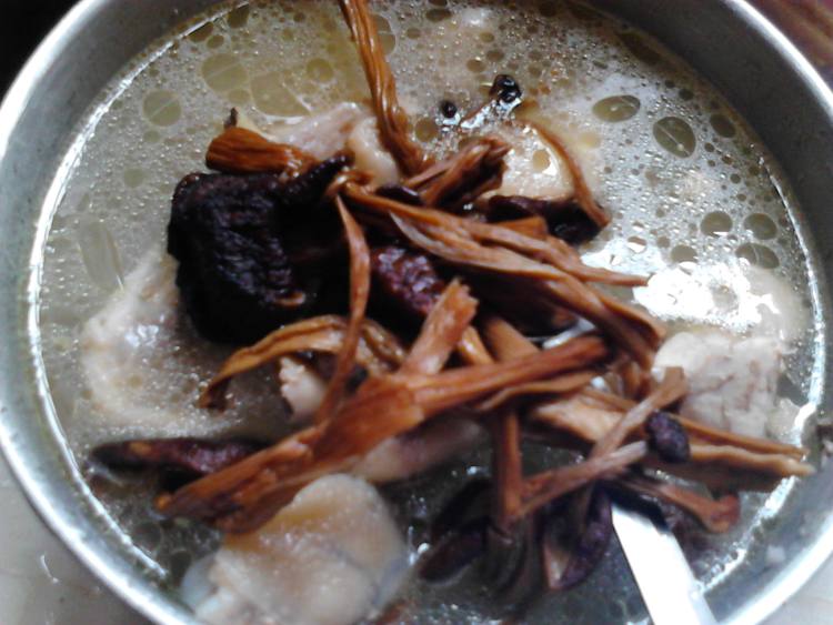 茶树菇鸡汤步骤5