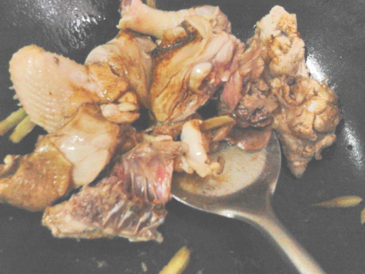 小鸡炖香菇步骤4
