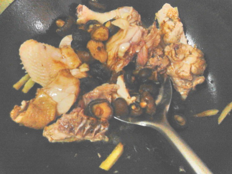 小鸡炖香菇步骤5