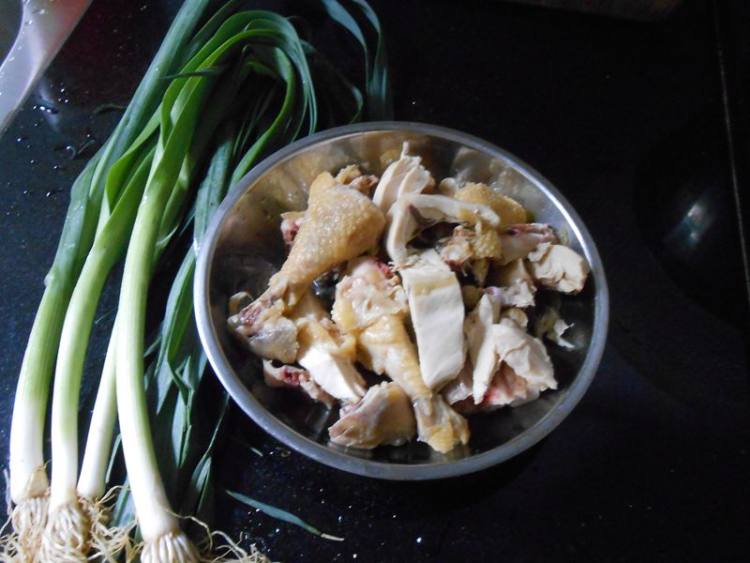 大蒜炒鸡肉步骤1