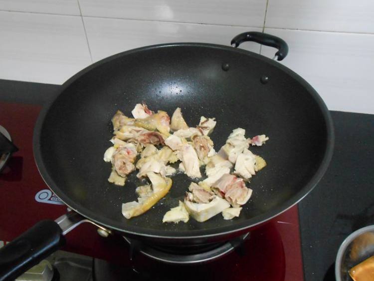 大蒜炒鸡肉步骤4