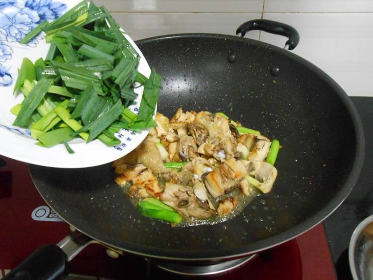 大蒜炒鸡肉步骤8