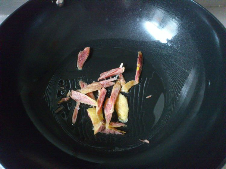 鸡肉红肠豆豉焖饭步骤4