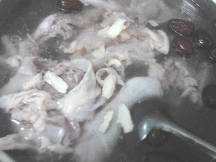 鸡肉鱼丸火锅步骤2