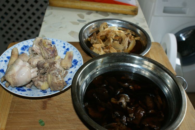 野菌炖鸡步骤2