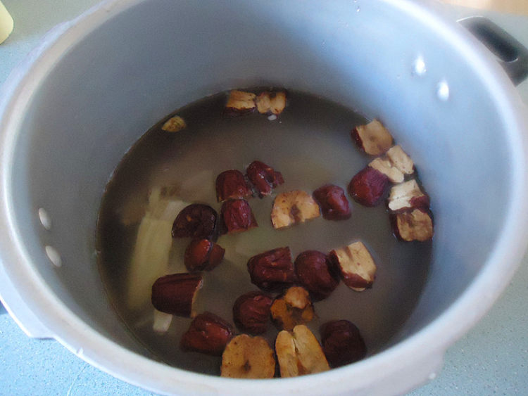花旗参北芪鸡肉汤步骤6