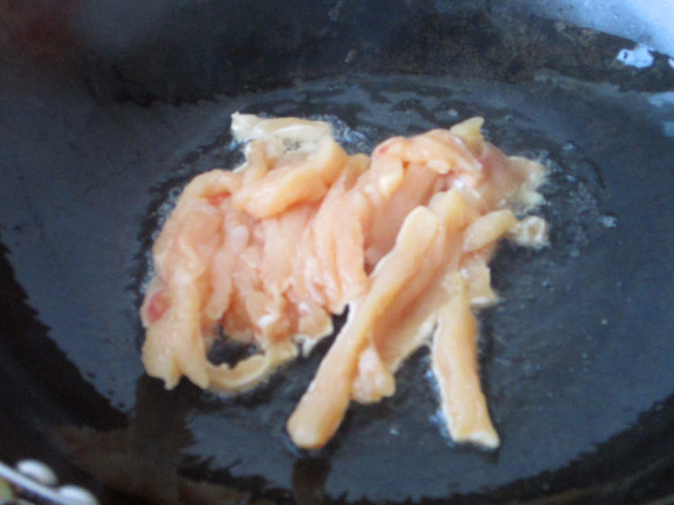 小葱炒鸡肉步骤3
