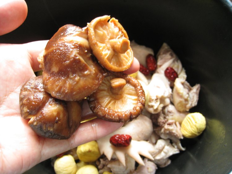 板栗炖鸡步骤11