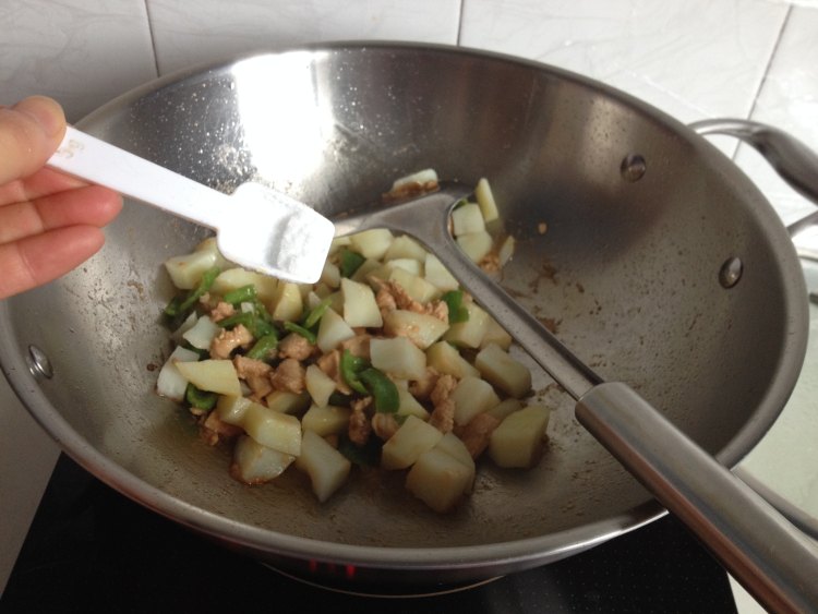 土豆鸡丁步骤8