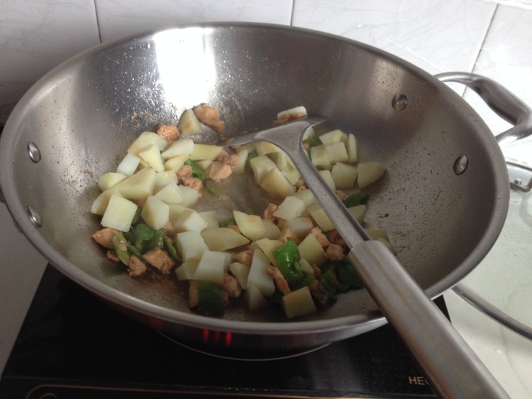 土豆鸡丁步骤7