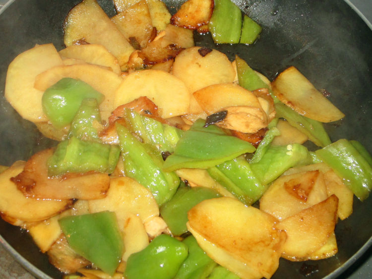 青椒土豆炒鸡片步骤10