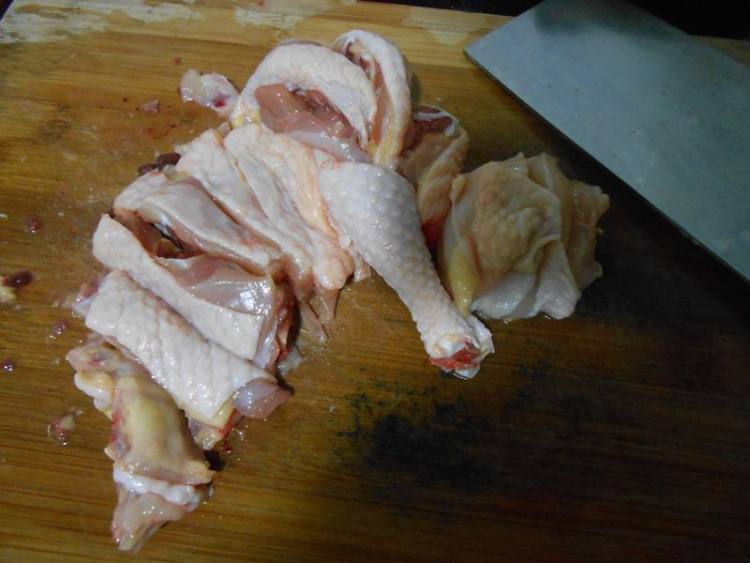 西芹炒鸡腿肉步骤2