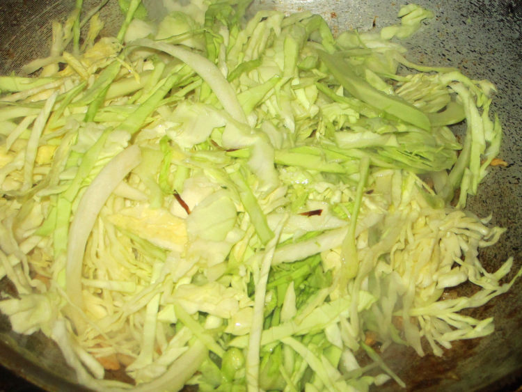 麻辣卷心菜鸡丝步骤7
