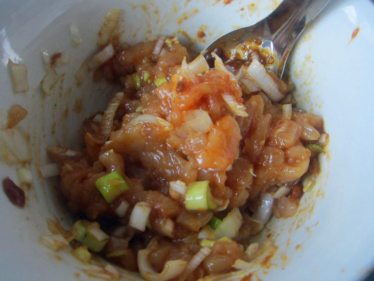 酱香鸡肉馅饼步骤3