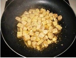 瓜炒鸡丁肉步骤3
