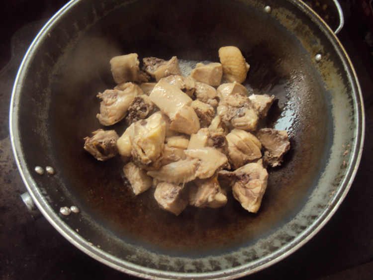土豆鸡肉烩土豆粉步骤8