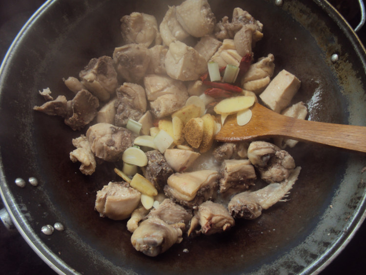 土豆鸡肉烩土豆粉步骤9