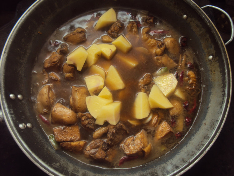 土豆鸡肉烩土豆粉步骤12