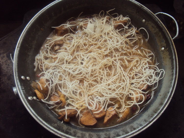 土豆鸡肉烩土豆粉步骤13