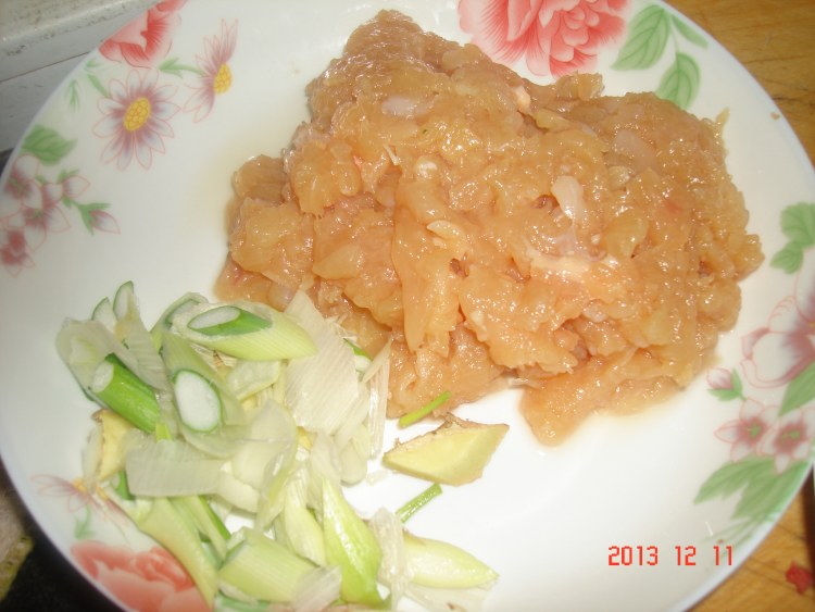 鸡肉炒黄豆步骤3