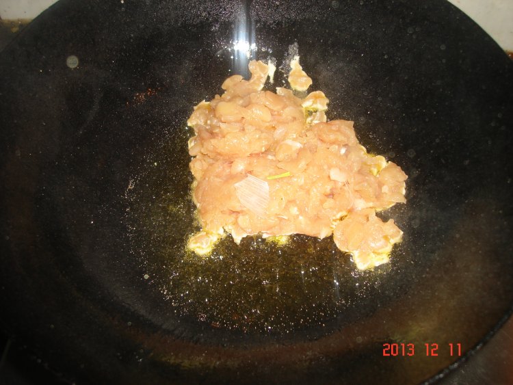 鸡肉炒黄豆步骤7