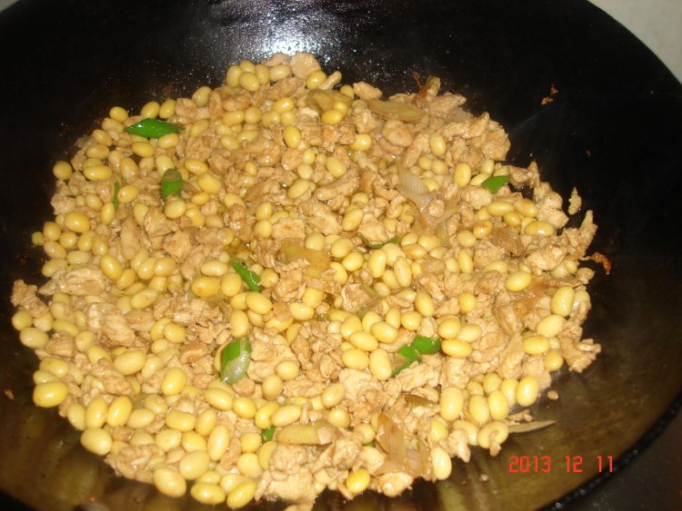鸡肉炒黄豆步骤11
