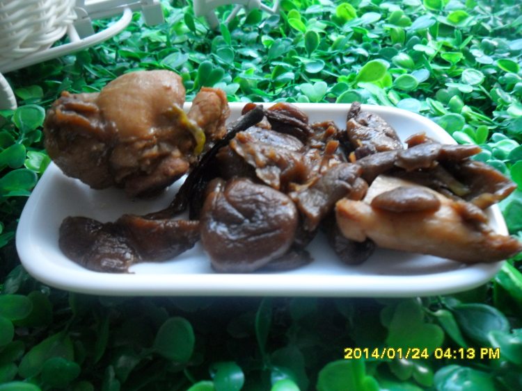 小鸡炖榛蘑步骤6