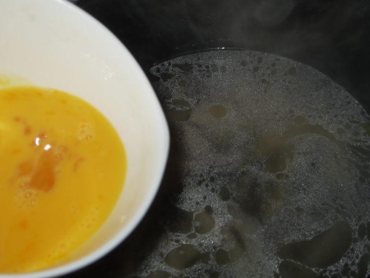 蘑菇鸡丝蛋花汤步骤8