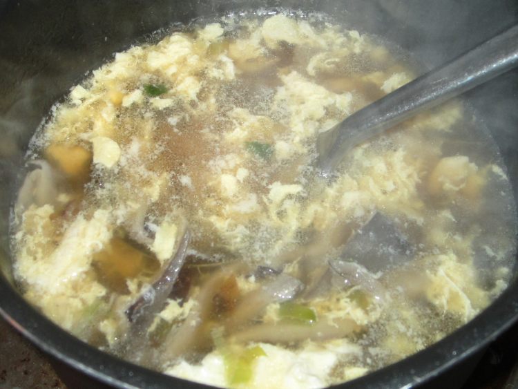 蘑菇鸡丝蛋花汤步骤9