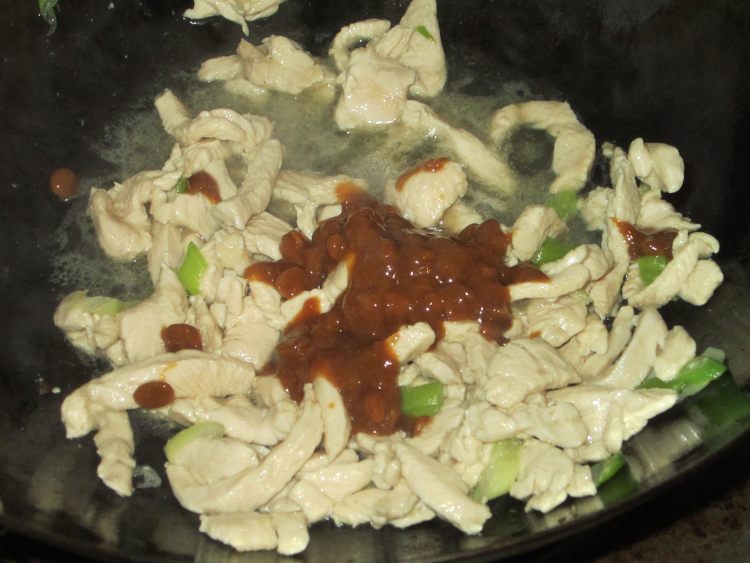 酱香鸡肉卷饼步骤7