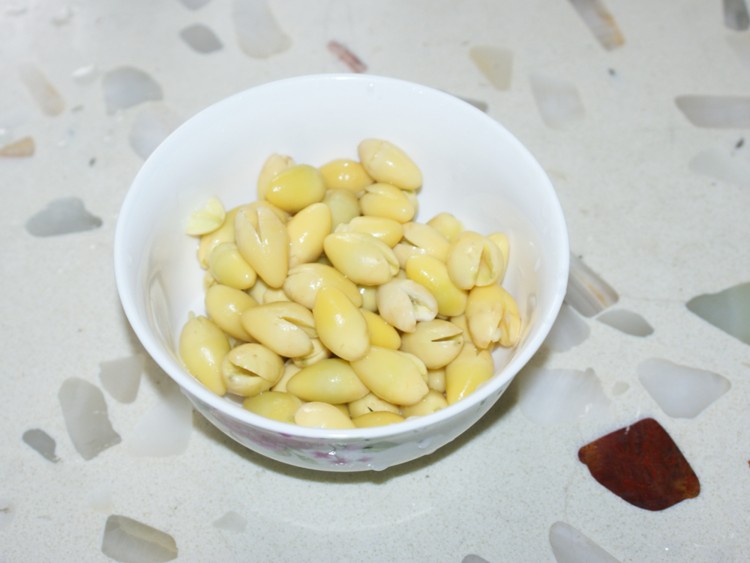 白果墨鱼炖鸡步骤4