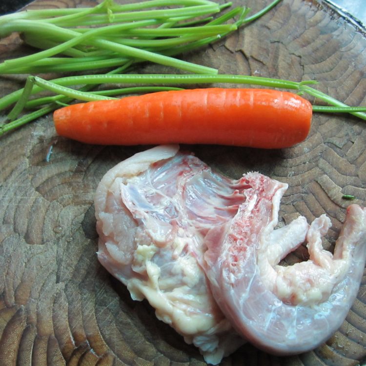鸡肉胡萝卜丝步骤1