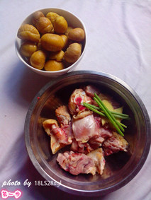 板栗红烧鸡肉步骤1
