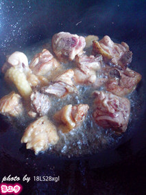 板栗红烧鸡肉步骤3