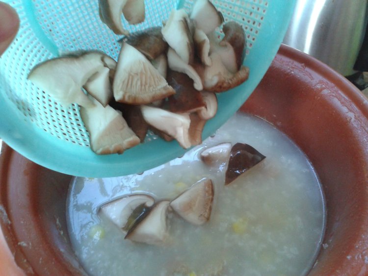 香菇鸡粥步骤7