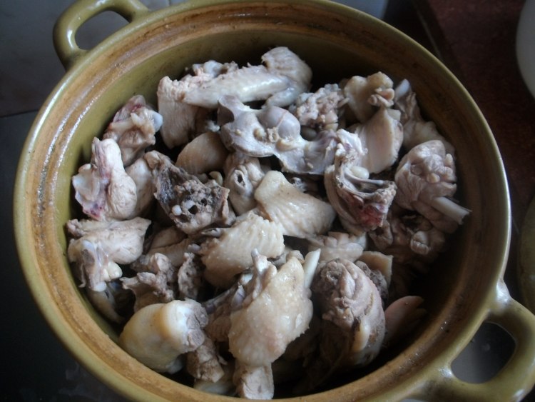 板栗焖鸡肉步骤2