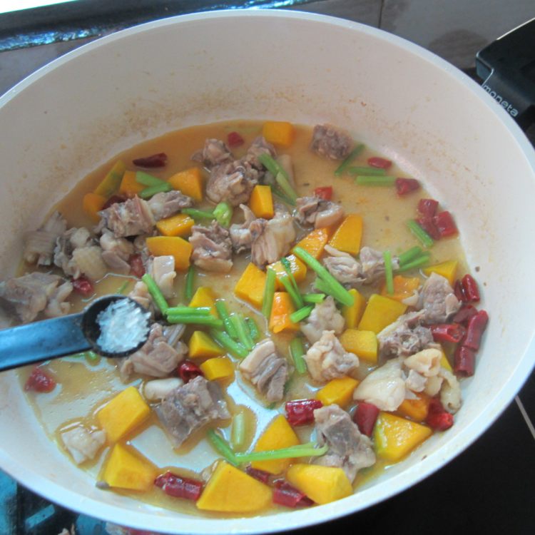 鸡肉南瓜丁步骤9