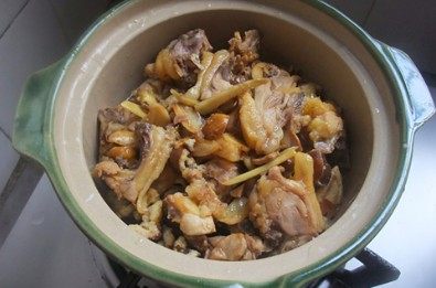 板栗焖鸡步骤9
