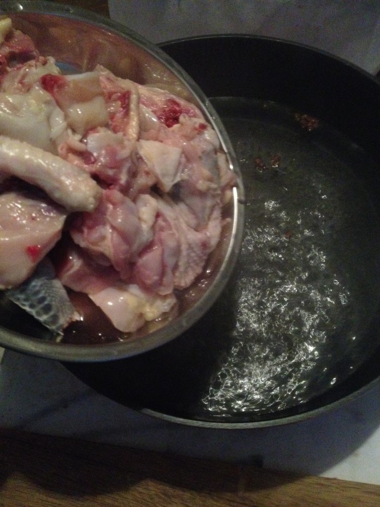 香菇鸡肉步骤2