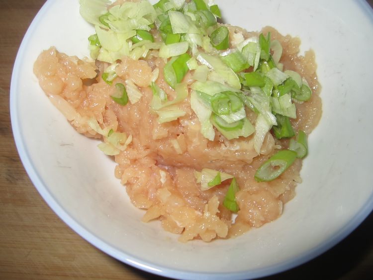 葱香鸡肉蛋卷步骤3